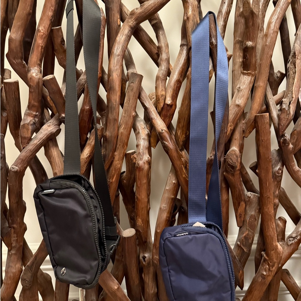 Lululemon black belt bag - like new